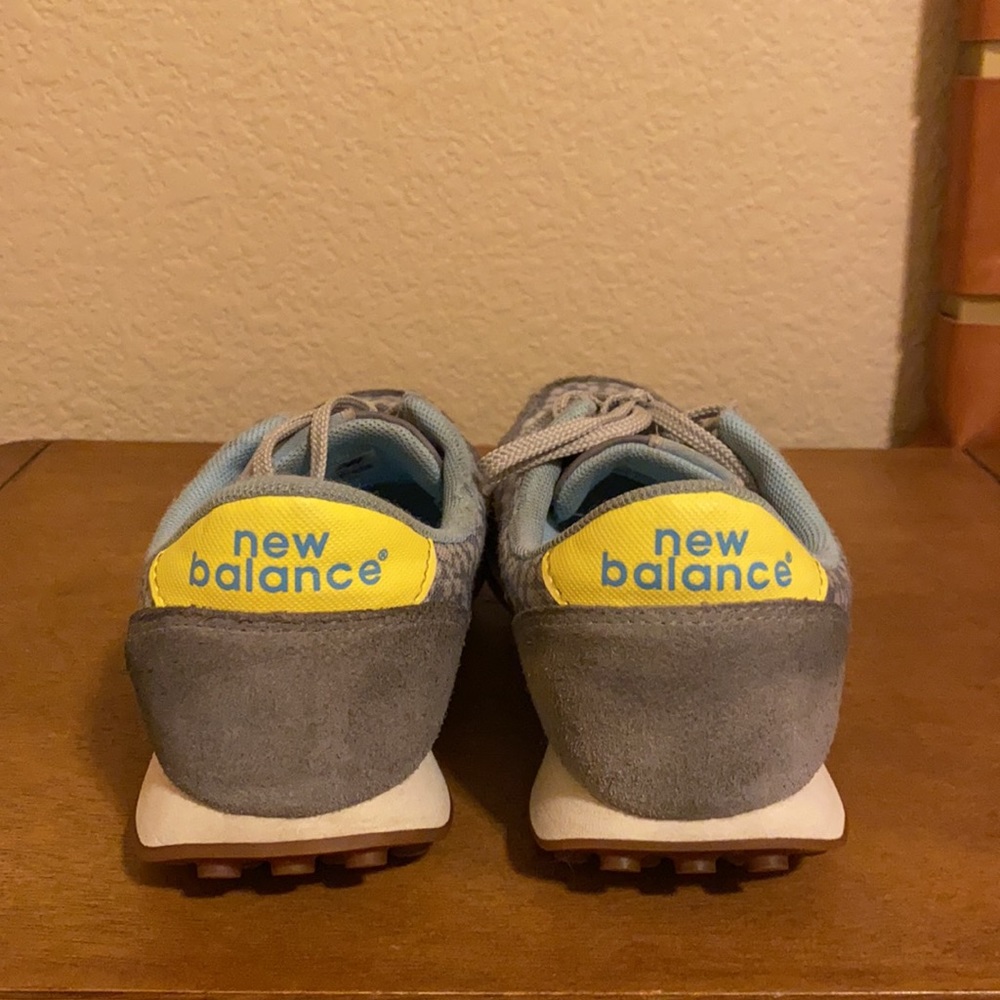 New Balance 410 women size 6.5 blue gray yellow - Picture 2 of 5